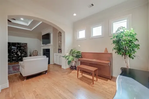 4623 Laurel Street Bellaire TX 77401