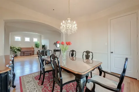 4623 Laurel Street Bellaire TX 77401