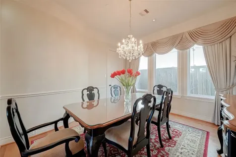 4623 Laurel Street Bellaire TX 77401