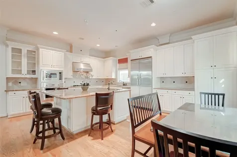 4623 Laurel Street Bellaire TX 77401