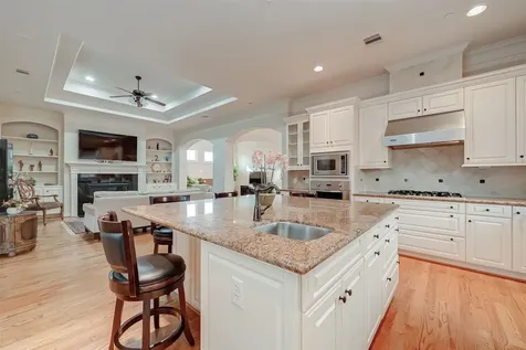 4623 Laurel Street Bellaire TX 77401