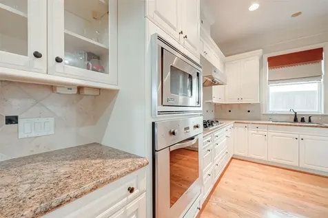 4623 Laurel Street Bellaire TX 77401