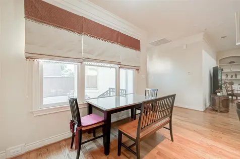 4623 Laurel Street Bellaire TX 77401