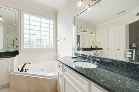 4623 Laurel Street Bellaire TX 77401