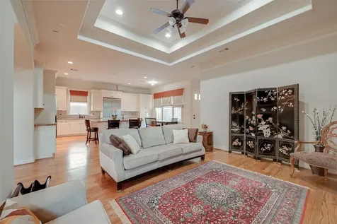 4623 Laurel Street Bellaire TX 77401