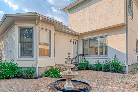 4623 Laurel Street Bellaire TX 77401