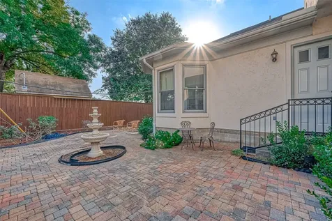 4623 Laurel Street Bellaire TX 77401