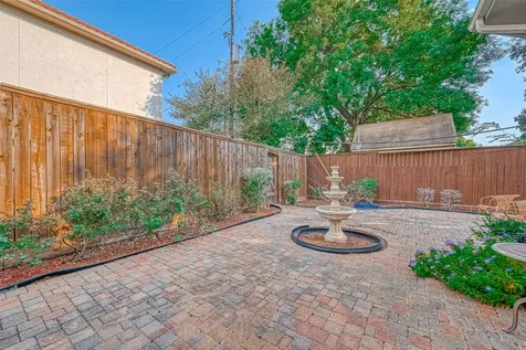 4623 Laurel Street Bellaire TX 77401