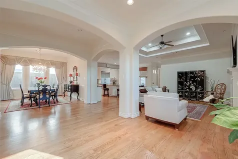 4623 Laurel Street Bellaire TX 77401