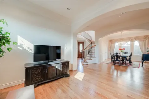 4623 Laurel Street Bellaire TX 77401