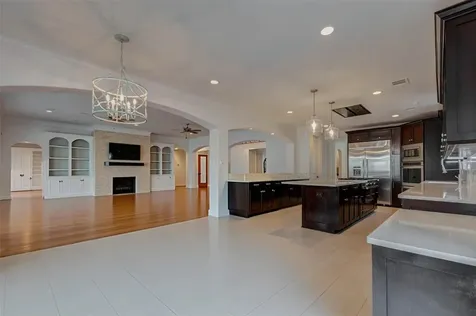 5410 Valerie Street Bellaire TX 77401
