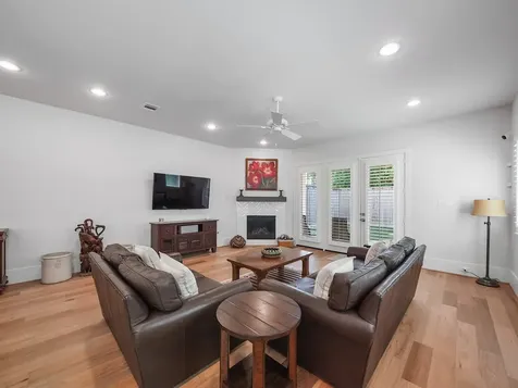 812 E 24th Street Houston TX 77009
