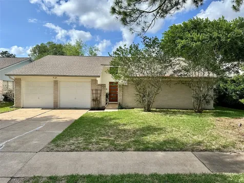 16007 Mill Point Drive Houston TX 77059