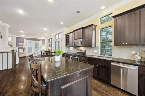 1110 W 25th Street Houston TX 77008