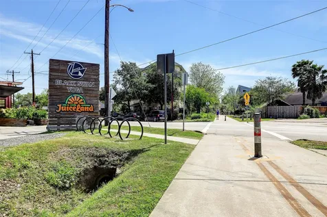 1110 W 25th Street Houston TX 77008