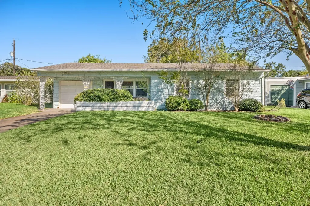 108 Bonita Avenue Galveston TX 77550