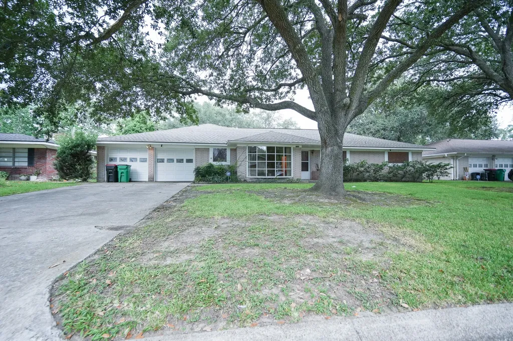 1702 Ivie Lee Street Baytown TX 77520