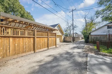 1213 Ashland Street Houston TX 77008