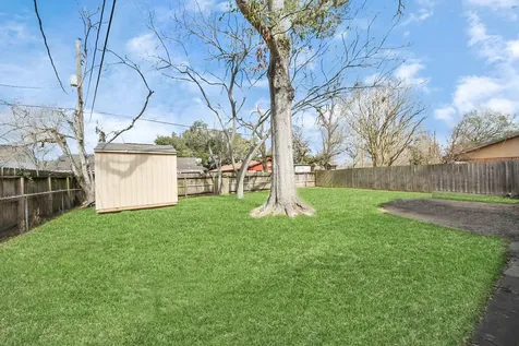 2008 Williamsburg Court N League City TX 77573