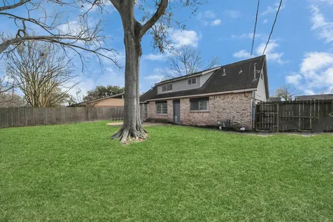 2008 Williamsburg Court N League City TX 77573