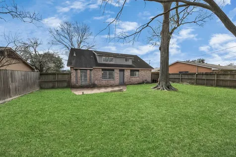 2008 Williamsburg Court N League City TX 77573
