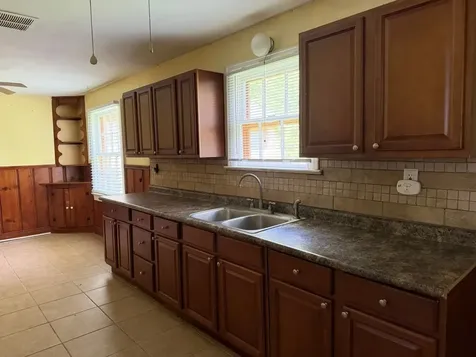 1812 Sholars Avenue Orange TX 77630