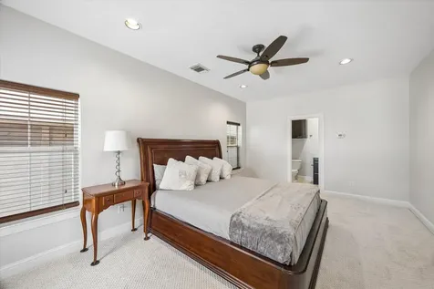 5610 Kiam Street F Houston TX 77007