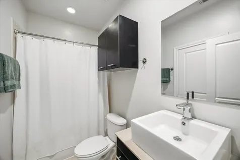 5610 Kiam Street F Houston TX 77007