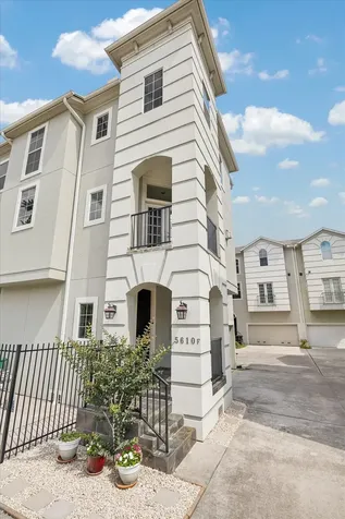 5610 Kiam Street F Houston TX 77007