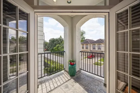 5610 Kiam Street F Houston TX 77007