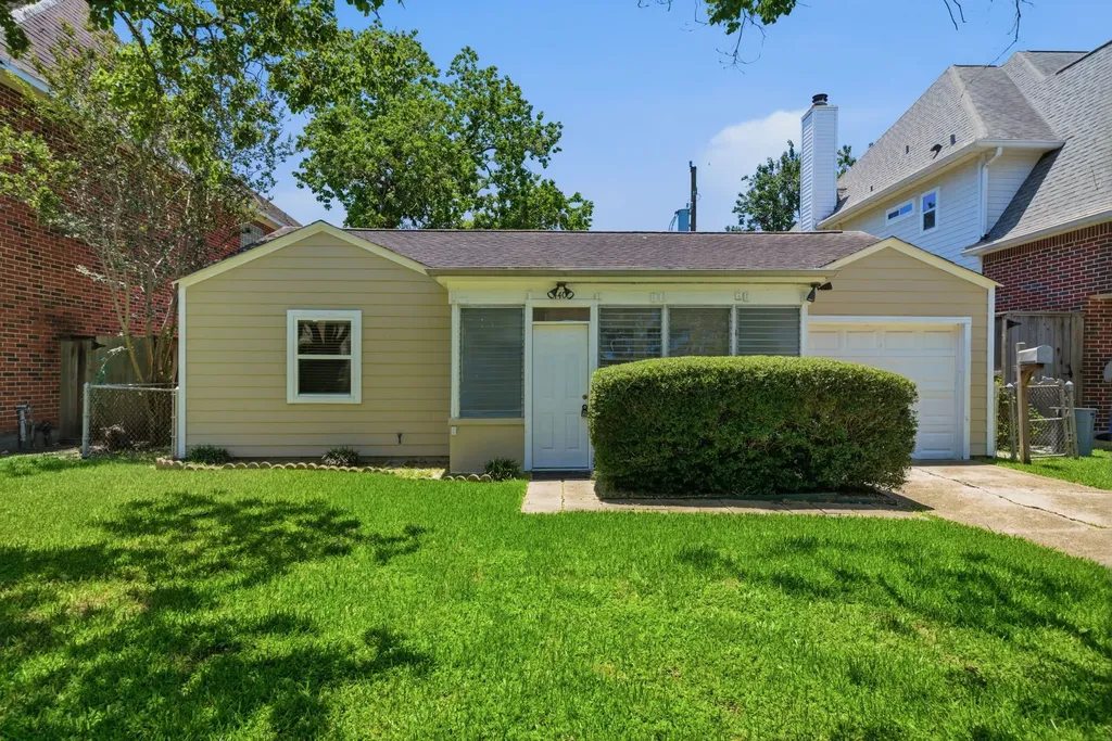 4403 Cynthia Street Bellaire TX 77401