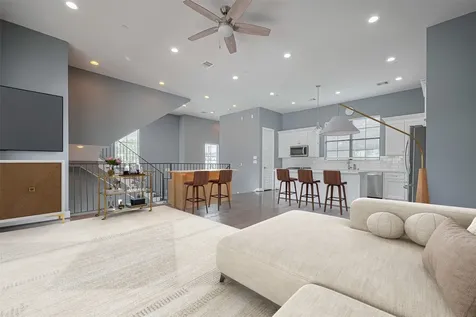 4318 E Center Street Houston TX 77007