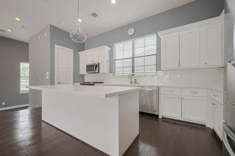4318 E Center Street Houston TX 77007
