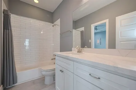 4318 E Center Street Houston TX 77007