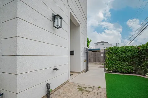 4318 E Center Street Houston TX 77007