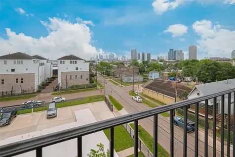 4318 E Center Street Houston TX 77007