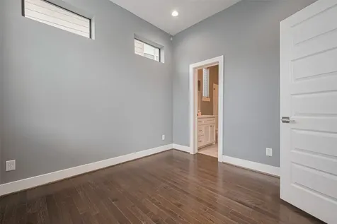 4318 E Center Street Houston TX 77007