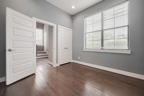 4318 E Center Street Houston TX 77007