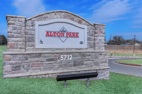 5712 Azle Avenue Fort Worth TX 76106