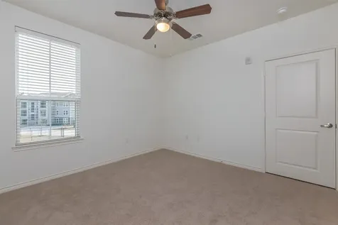 5712 Azle Avenue Fort Worth TX 76106