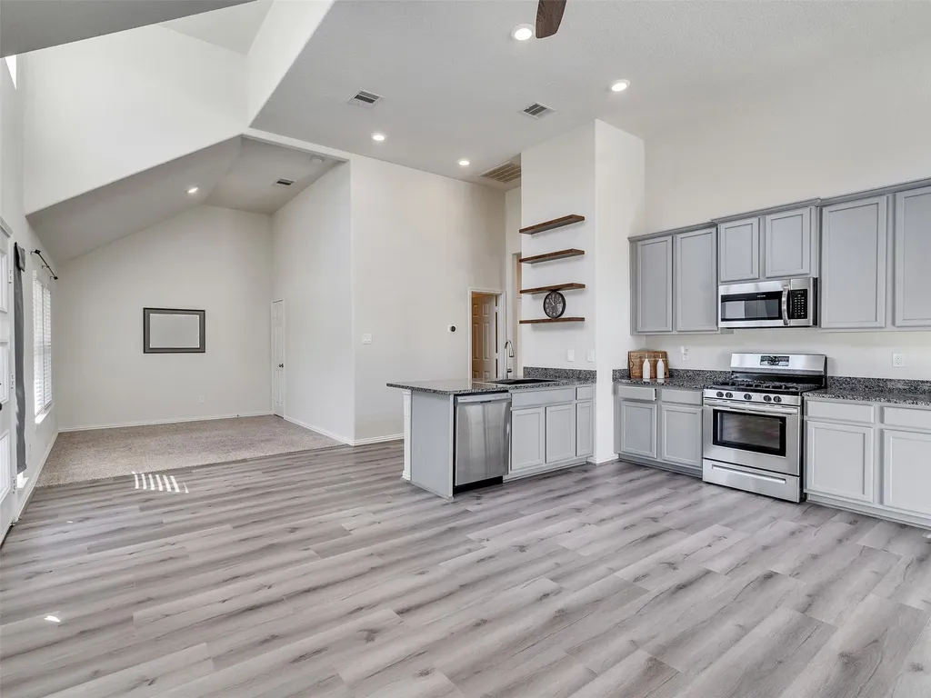 257 N Lynx Trail Montgomery TX 77316