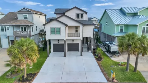 425 Amanda Circle Tiki Island TX 77554