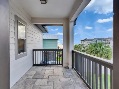 425 Amanda Circle Tiki Island TX 77554