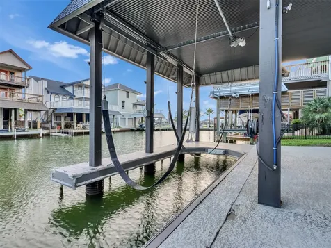 425 Amanda Circle Tiki Island TX 77554