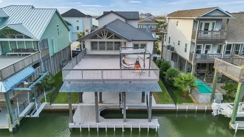 425 Amanda Circle Tiki Island TX 77554