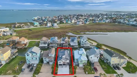 425 Amanda Circle Tiki Island TX 77554