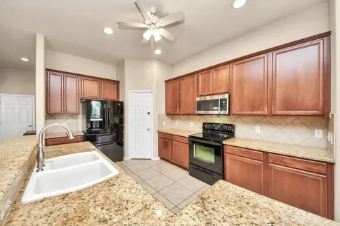 945 Autumn Brook Street Seabrook TX 77586