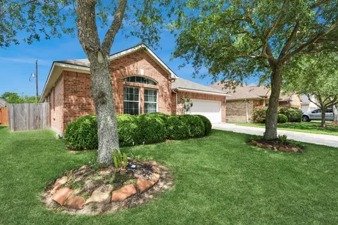 945 Autumn Brook Street Seabrook TX 77586