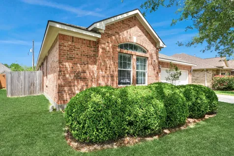 945 Autumn Brook Street Seabrook TX 77586
