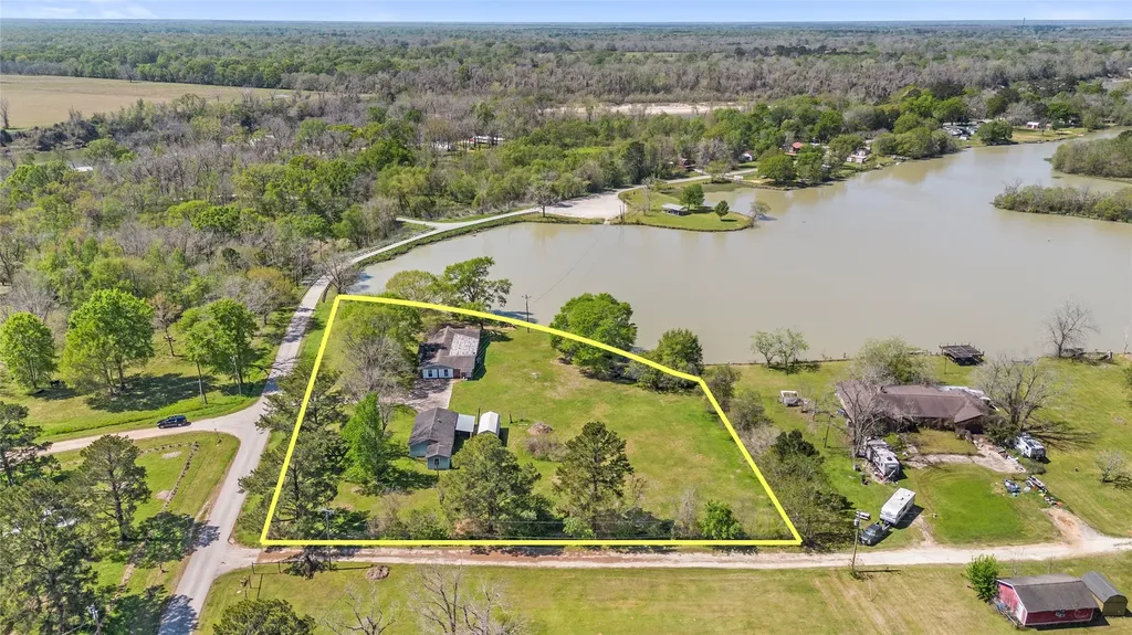 1633 River Road Goodrich TX 77335